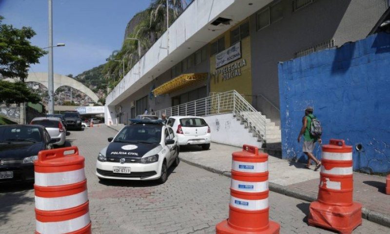 x74482662_RIRio-de-Janeiro-RJ-25-01-2018Tiroteio-na-Rocinha-e-suspeita-de-que-bandidos-atac.jpg.pagespeed.ic.yk-L2BD2Hv